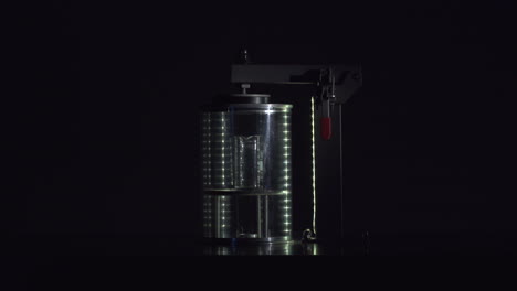 dispositivo que muestra la capacidad del agua para congelarse sin llegar a 0 grados centígrados