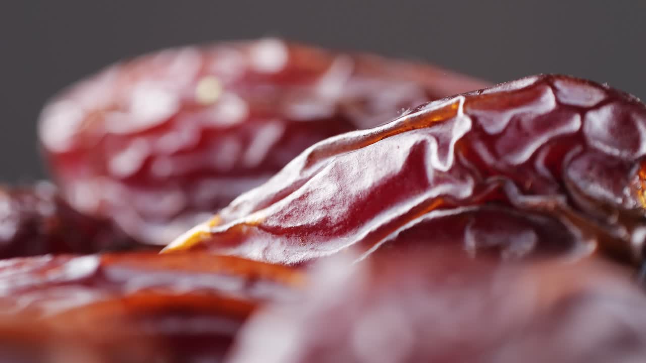 primer plano de las dátiles secas