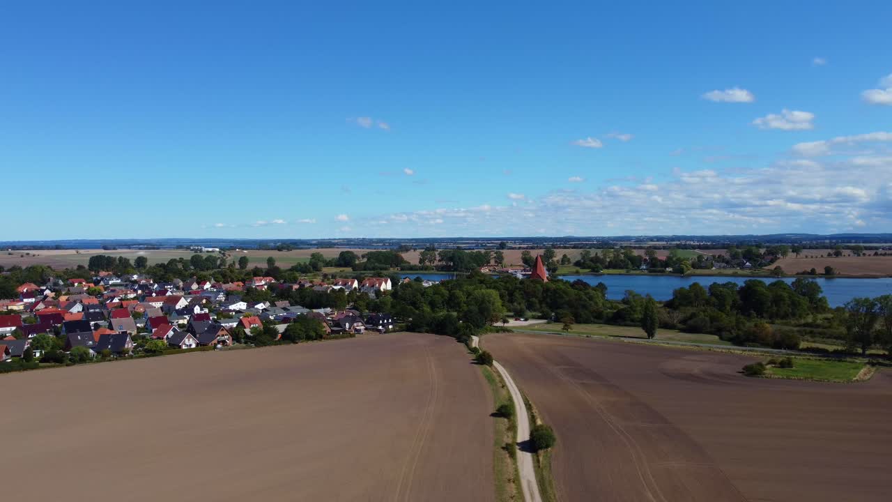 cielo azul con nubes blancas