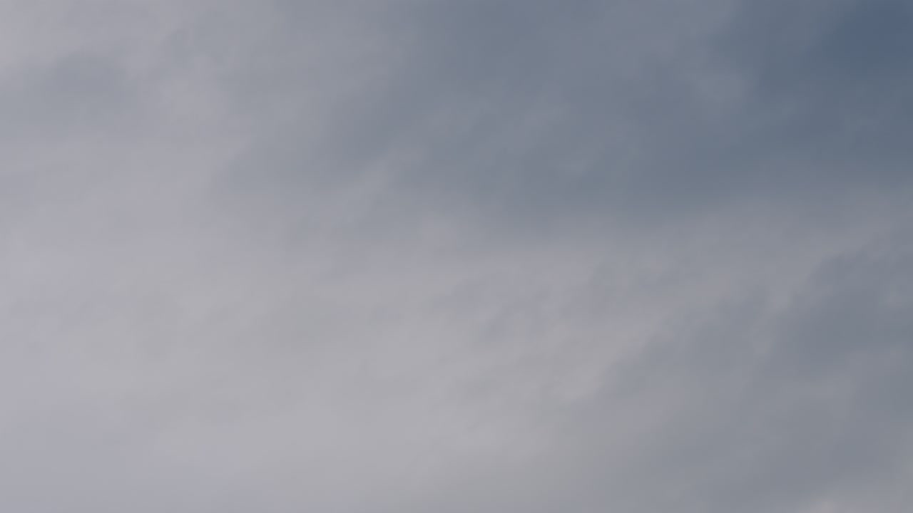 폭풍우는 폭풍우입니다. 폭풍우가 가득 찬 하늘 구름 스케이프. 시간 지연