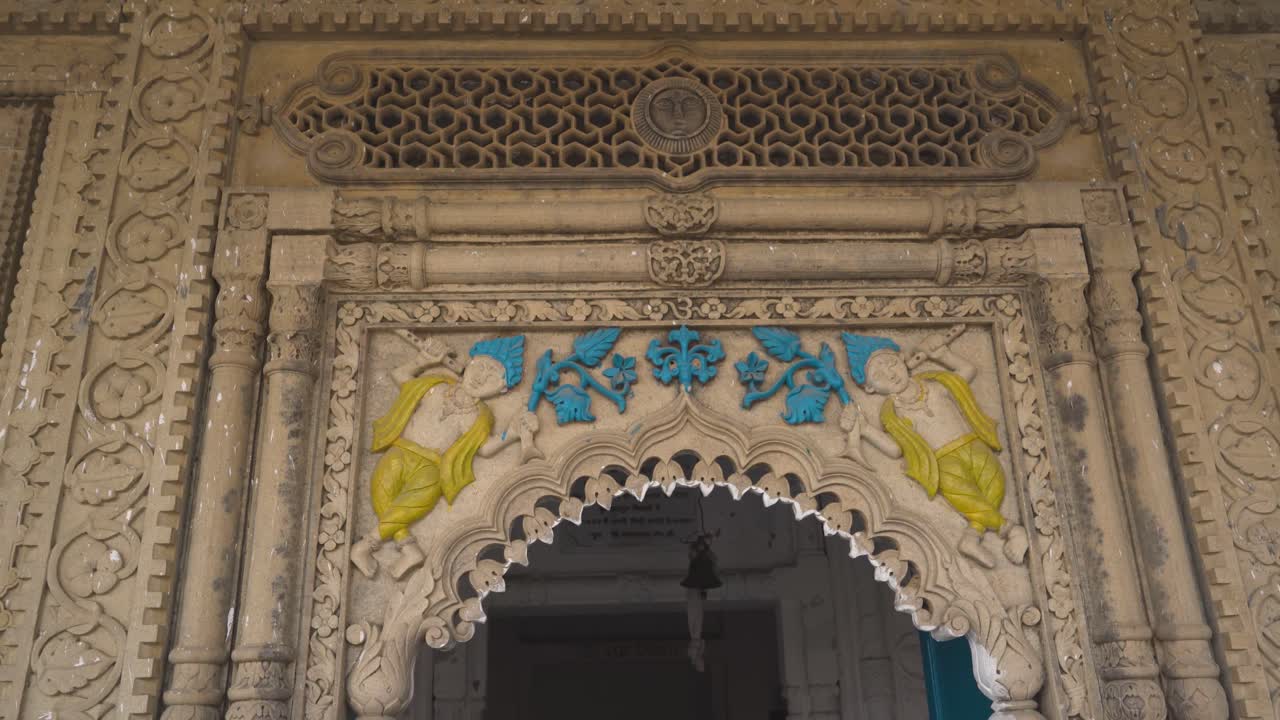 hermosas tallas en un templo antiguo en madhya pradesh, india