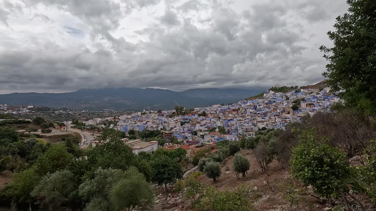 Den blå gamlebyen i Chefchaouen i Marokko – Panorering