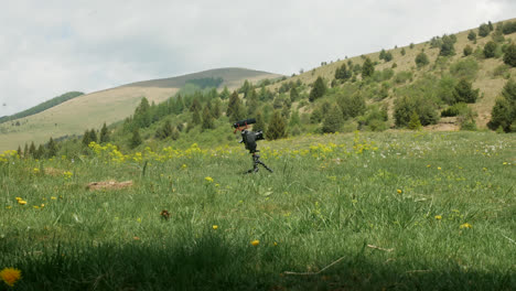 a-camera-on-a-tripod,-making-timelapse