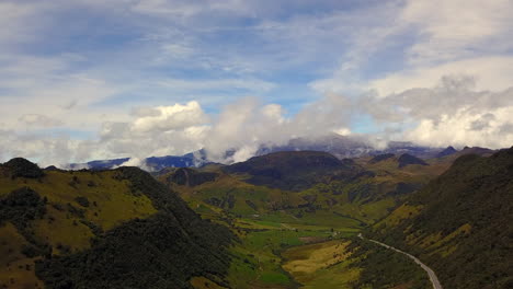 Die-Anden,-Manizales,-Kolumbien