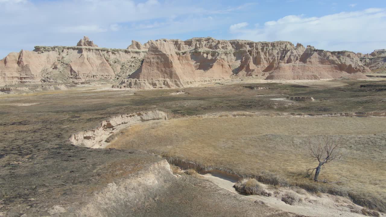 사우스다코타주 배드랜드 국립공원의 계곡 분지 초원과 산 경사면