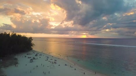 Drone-De-Puesta-De-Sol-De-Playa-Todavía-Disparado-4k