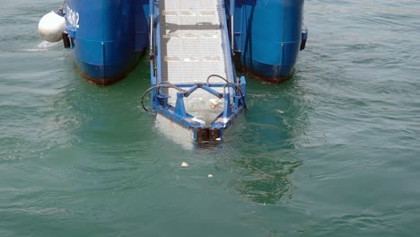 marine debris removal vessel