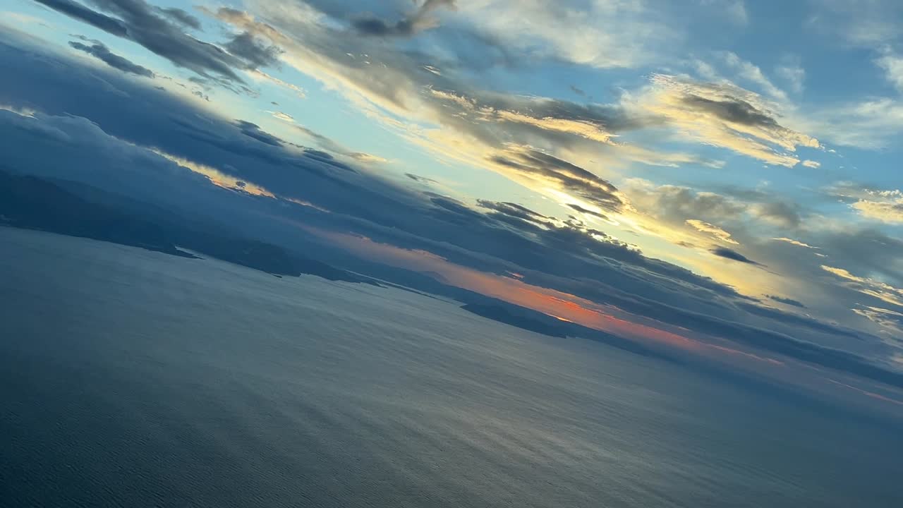 vista aérea de la cabina en un giro a la izquierda hacia la aproximación al aeropuerto de bilbao