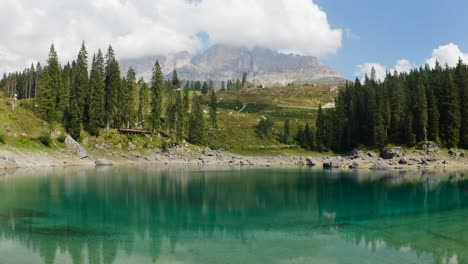 volando por el final del lago di carezza