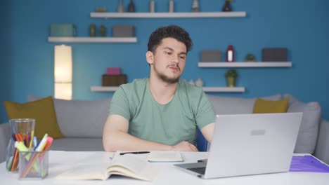un estudiante frustrado.