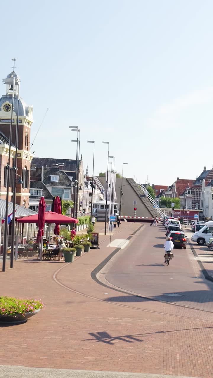 네덜란드 운하 다리와 도시 풍경