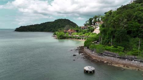 Drone-shot-of-a-beach-in-Phuket,-Thailand