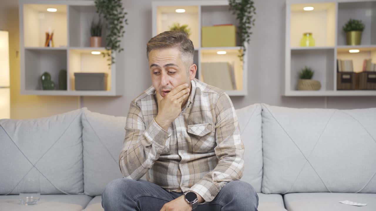 나쁜 기분을 느끼는 사람.