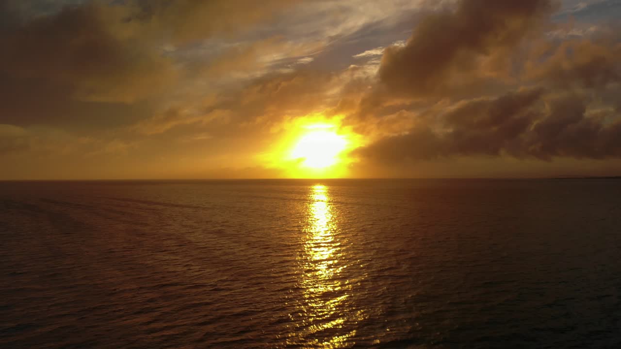 hd-4k-amaneceres-2018 en bali y okinawa