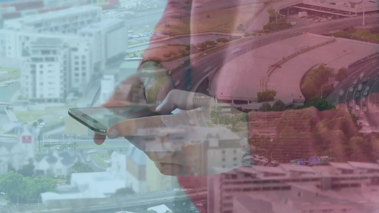 animación de un hombre usando un teléfono inteligente sobre el paisaje urbano