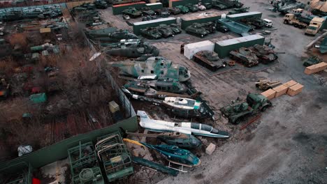 raras aeronaves militares antiguas, tanques, vehículos de combate, equipo de combate, helicópteros