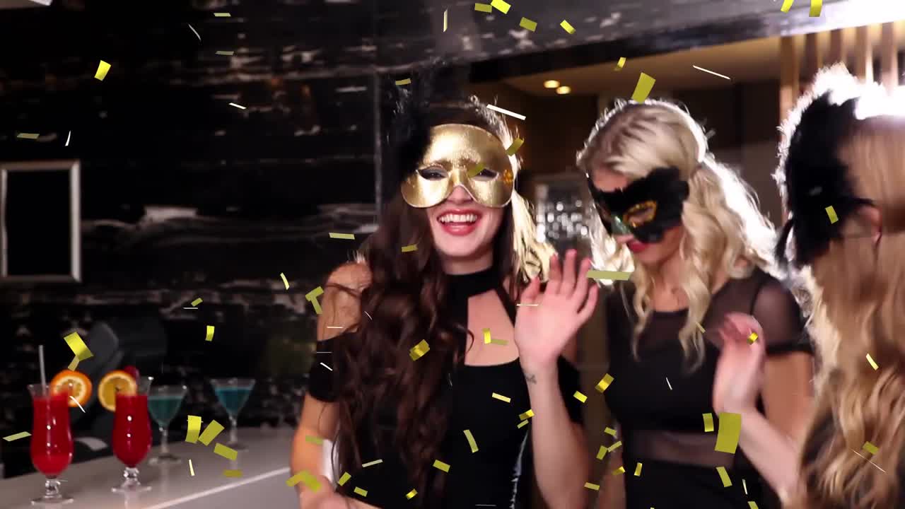 mujeres de fiesta en un club