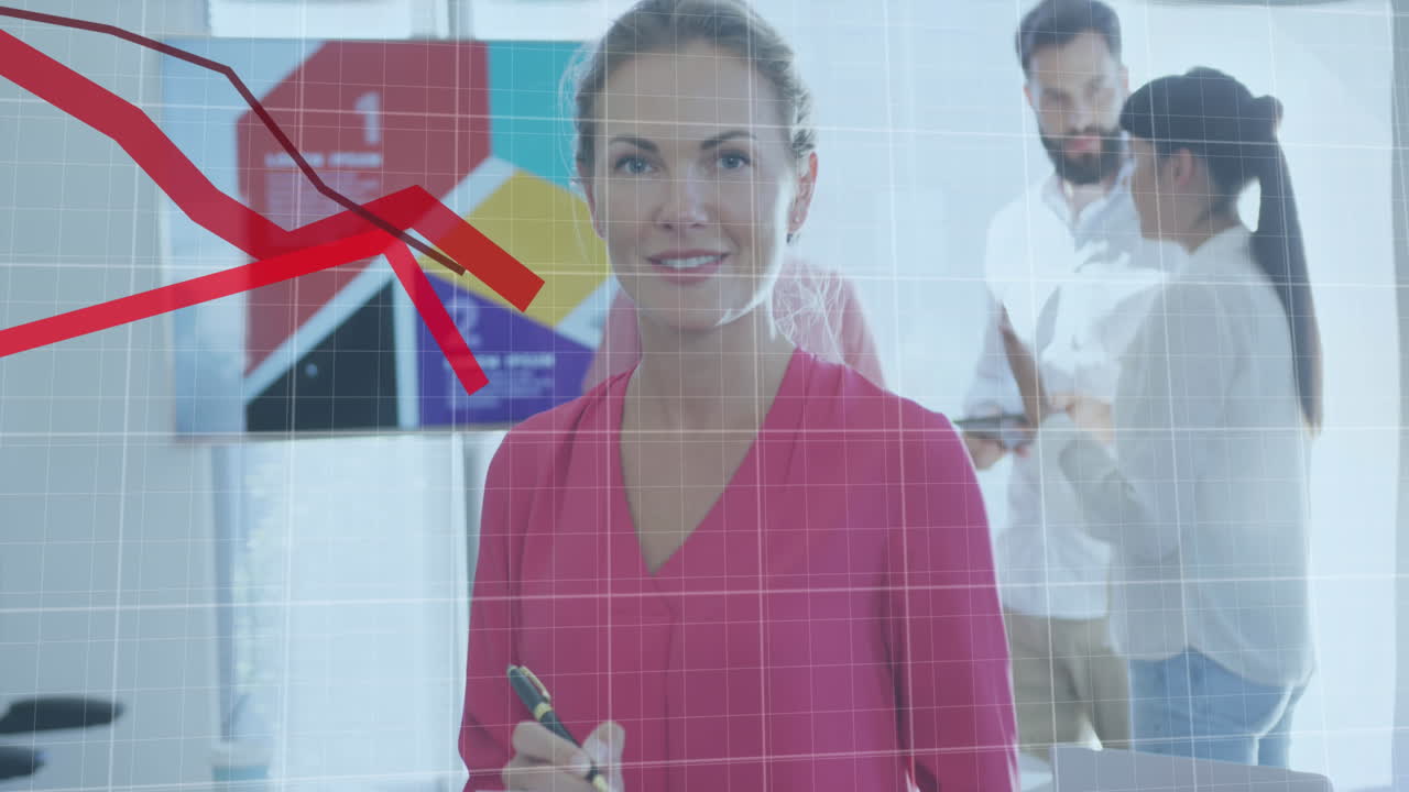 Animación de procesamiento de datos financieros con líneas rojas sobre diversos empresarios en una oficina.