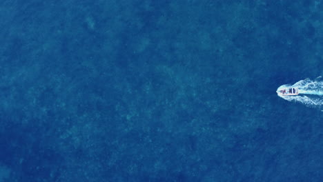 barco calma profundo azul agua hermoso océano calmante océano solitario zen relajación ondulación agua