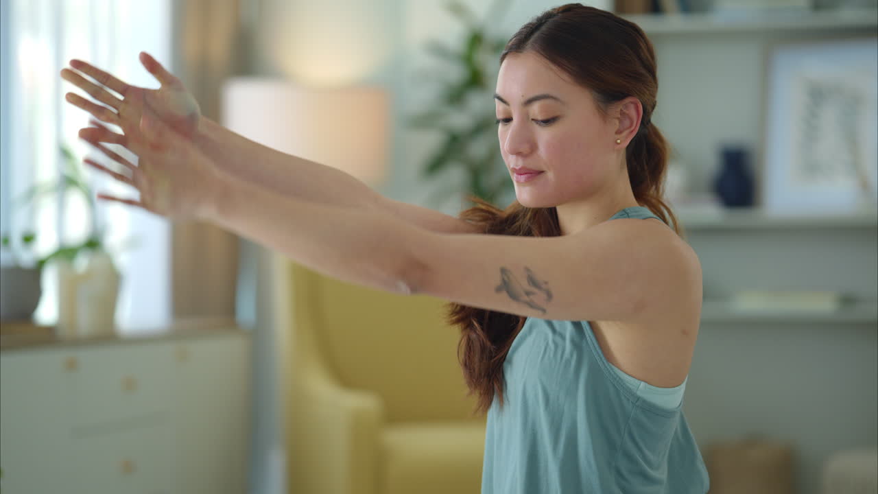 요가, 피트니스 및 여성 훈련 그녀의 팔