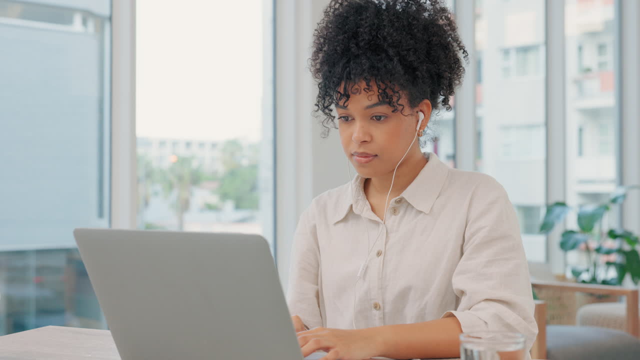 Freelance blogger, entrepreneur