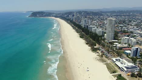 impresionante vista de burleigh heads desde el norte, girando a la derecha para disfrutar de amplias vistas de la costa dorada, queensland, australia