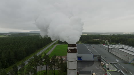 El-Humo-Va-A-La-Atmósfera-Desde-La-Chimenea.