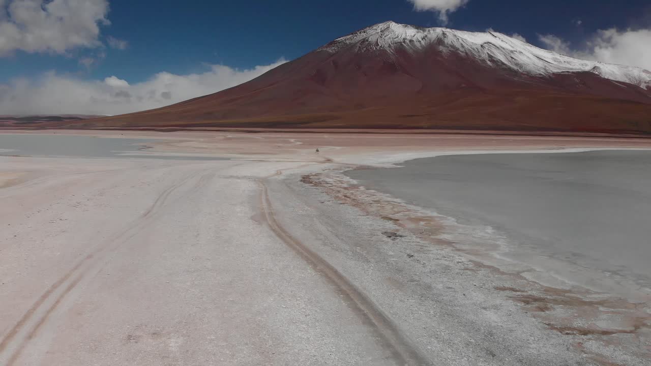 bela montanha coberta de neve nos andes bolivianos