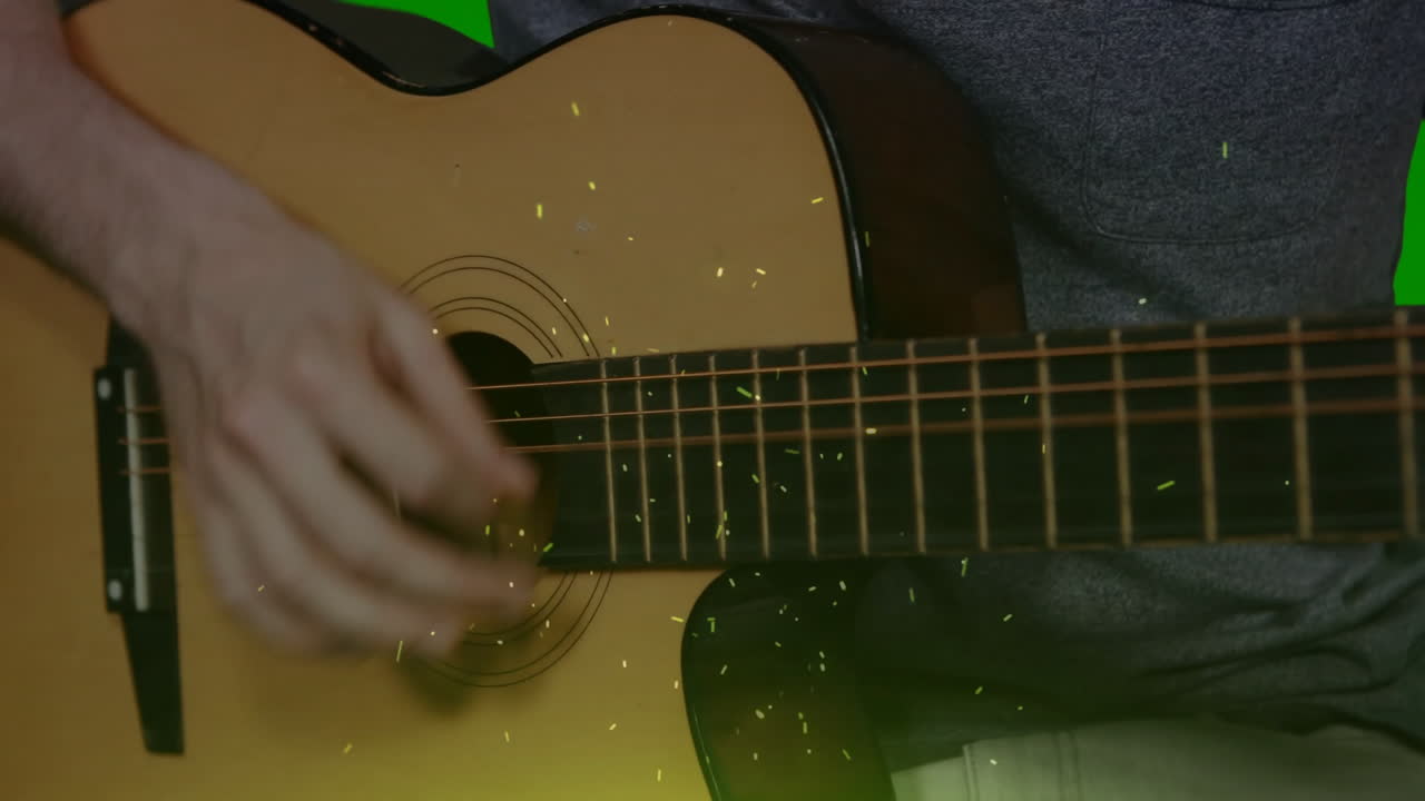 Chitarra acustica strimpellata in un rendering 3D ravvicinato, con particelle luminose su uno sfondo verde.
