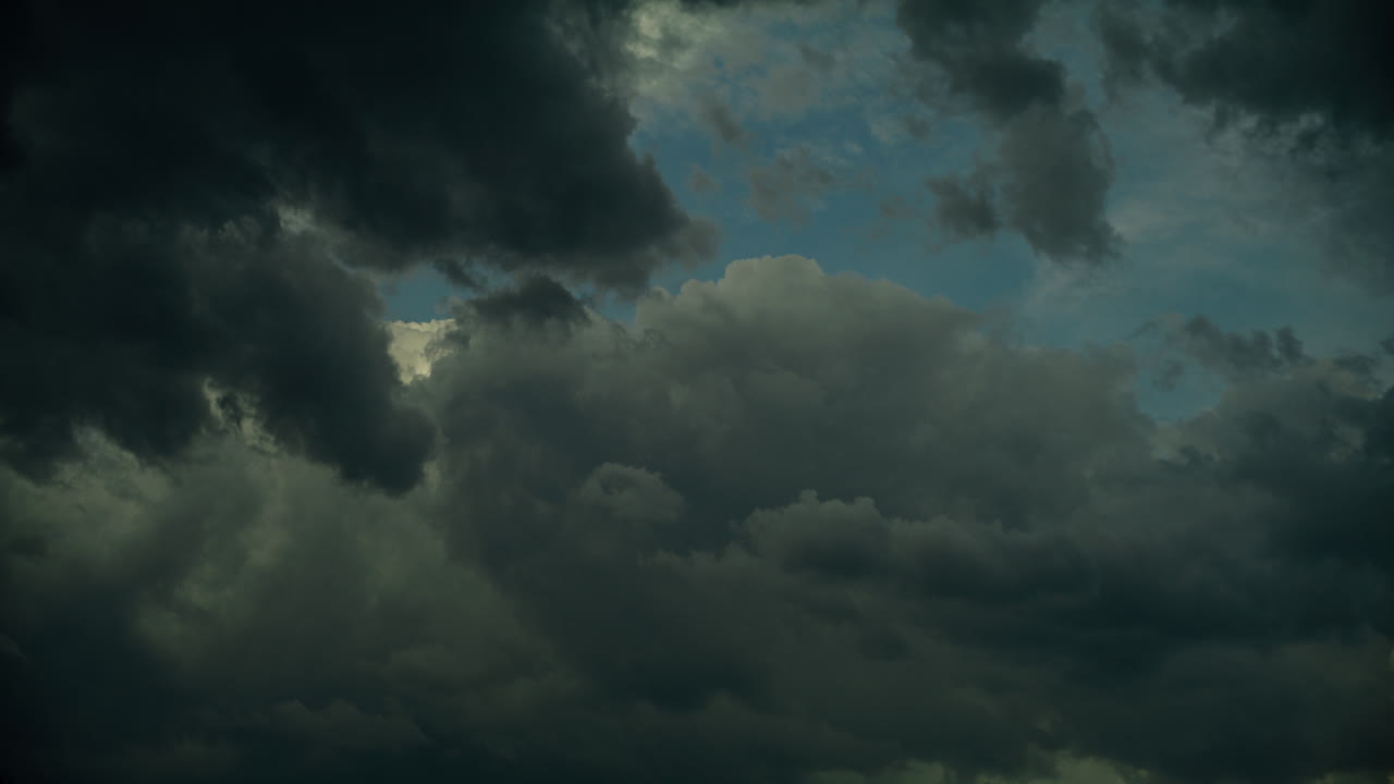 nubes de tormenta oscuras