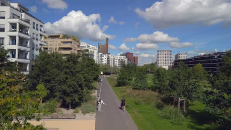 Nubes-Tímidas-Sobre-Potsdamer-Platz