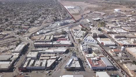 Drone-Volando-Sobre-Mexico-A-Un-Lado-De-La-Frontera-De-Los-Estados-Unidos-De-America