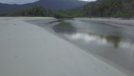 Grabo-Esta-Toma-En-Cap-Tribulation,-Al-Norte-De-Queensland-En-Australia