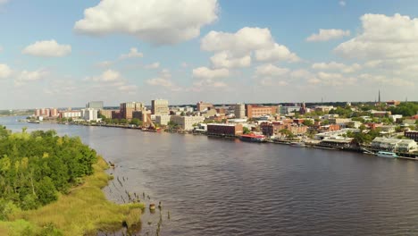 Drone-Push-in-over-Building-on-waterfront-of-Wilmington,-North-Carolina