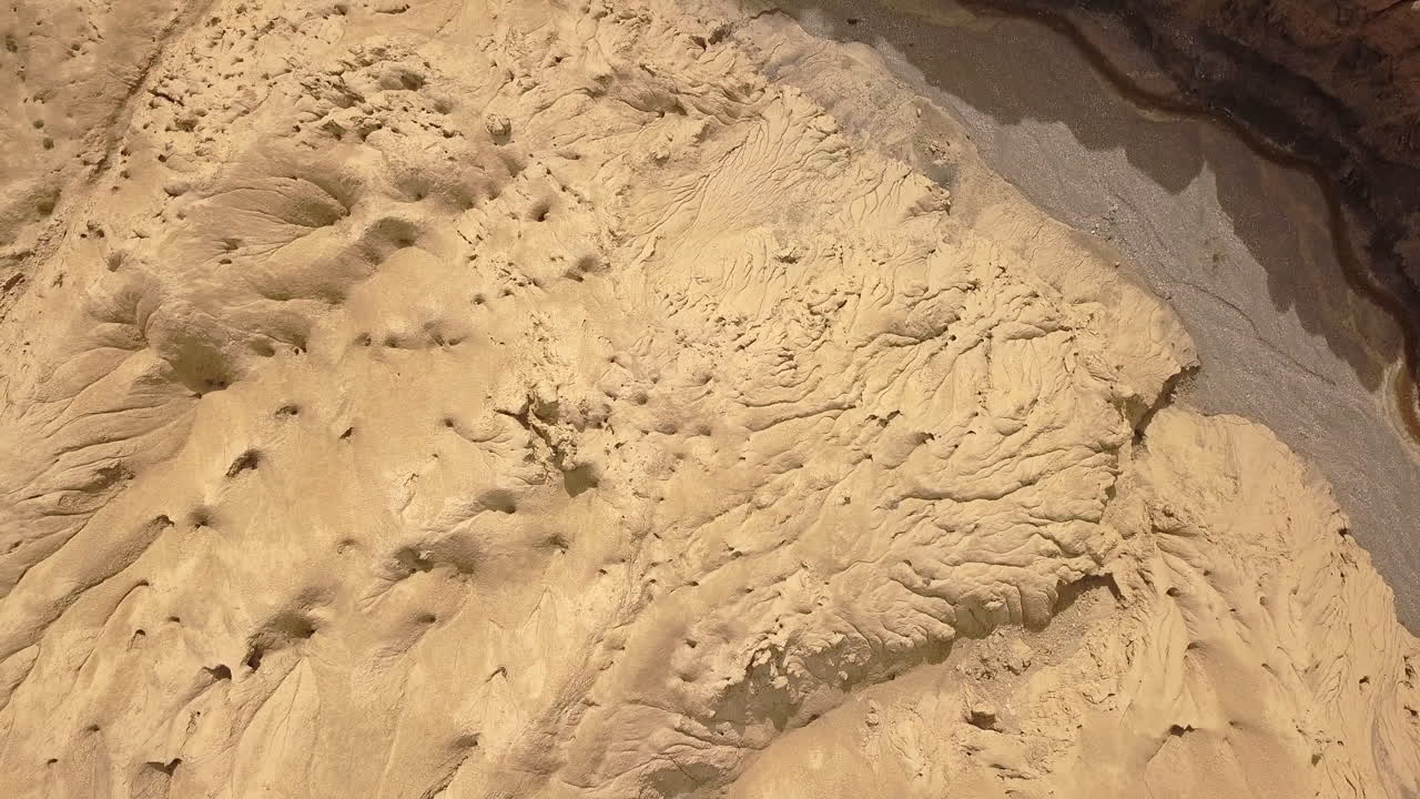 인도 레, 라다크의 문랜드라고도 불리는 라마유르 산맥의 지표면의 자연미