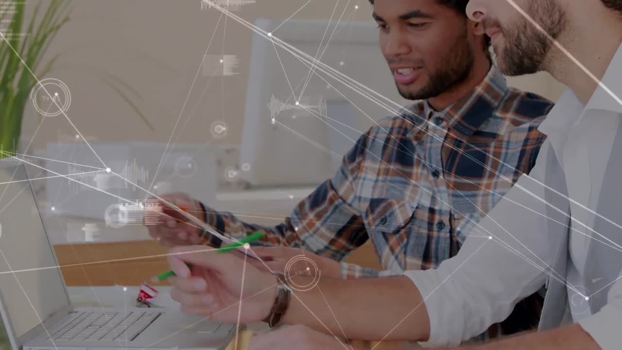 animación de la red de conexiones y procesamiento de datos sobre diversas personas de negocios