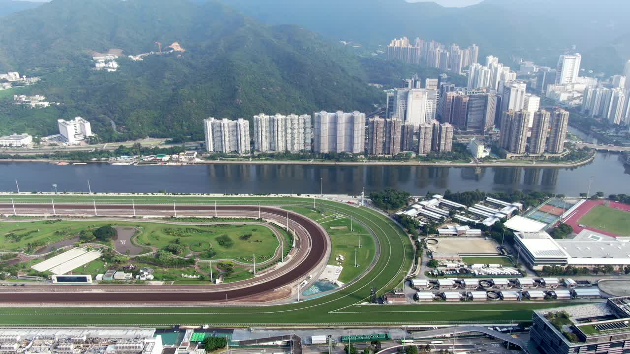 vista aérea del hipódromo de sha tin, una de las dos instalaciones de carreras de caballos en hong kong