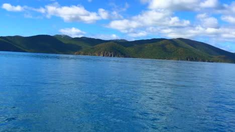 Cámara-Lenta-De-Agua-Plana-En-El-Canal-Sir-France-Drake-Entre-Nosotros-Y-Las-Islas-Vírgenes-Británicas