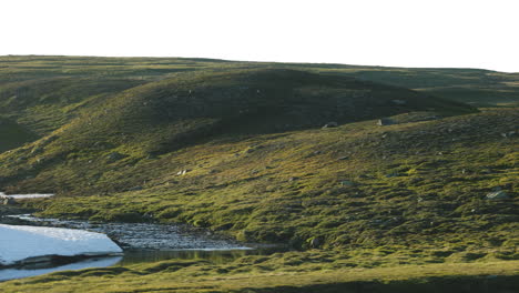 moving-along-the-awesome-mountain-scenery-on-Stekenjokk-at-the-arrival-of-summer,-in-Sweden