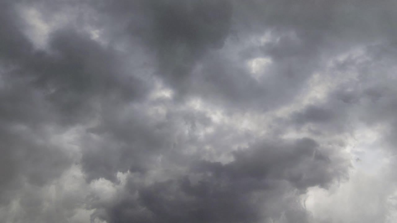 무거운 뇌우 배경 4k보기