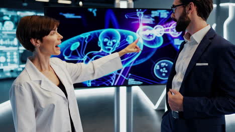 medical professionals discuss advanced visualization technology