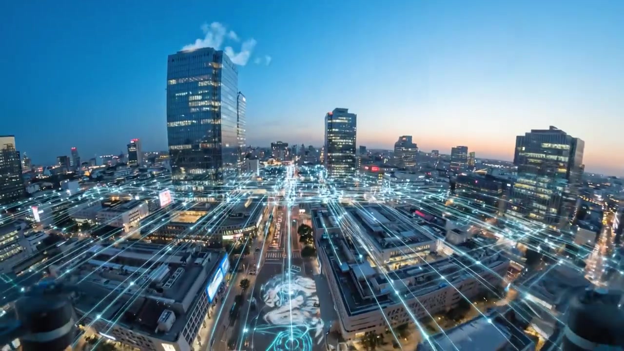 Horizonte Urbano Dinâmico ao Entardecer Capturando a Vida Vibrante da Cidade com Exibição Explosiva de Fogos de Artifício Iluminando a Arquitetura Moderna em um Centro Comercial Movimentado