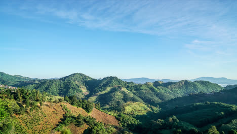 Timelapse-Schöner-Berghügel-Mit-Blauem-Himmel-In-Chiang-Rai,-Thailand