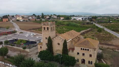 Hoja-View-Of-Santa-María-De-Vallformosa-Church,-Vilobio-Del-Penedes,-Barcelona