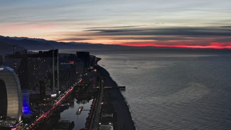 La-Costa-Del-Mar-Negro-Y-El-Horizonte-Nocturno-De-Batumi-Contra-El-Colorido-Cielo-Del-Atardecer-Al-Amanecer.