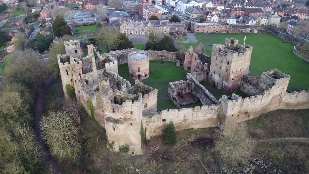 Castello di Ludlow nello Shropshire dall'alto