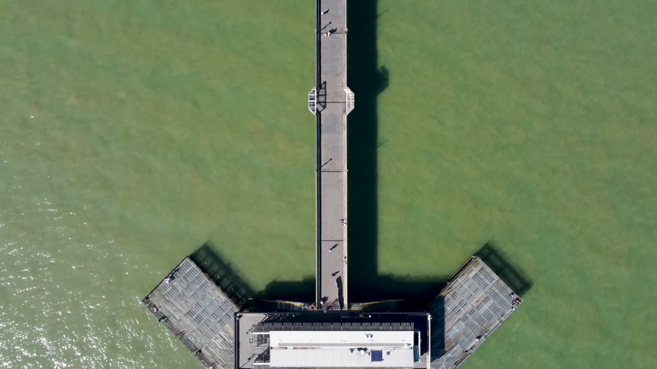 켄트의 거래 부두를 내려다보는 공중