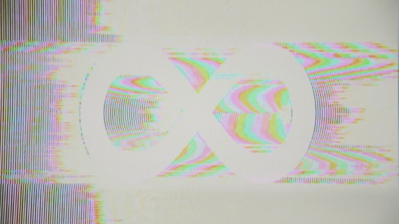 glitching infinite symbol zoom-in: animación retro con destellos de luz y fondo oscuro