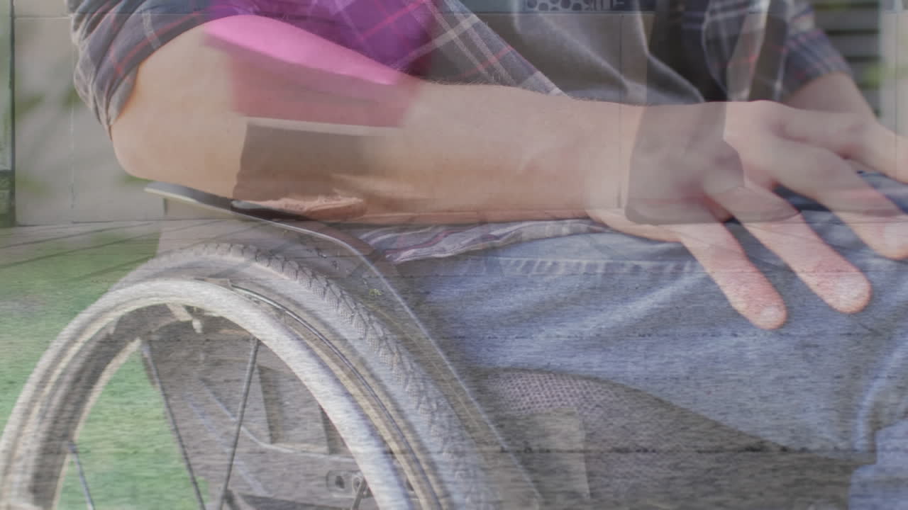 animación de personas caminando por la calle sobre un hombre caucásico discapacitado sentado en silla de ruedas