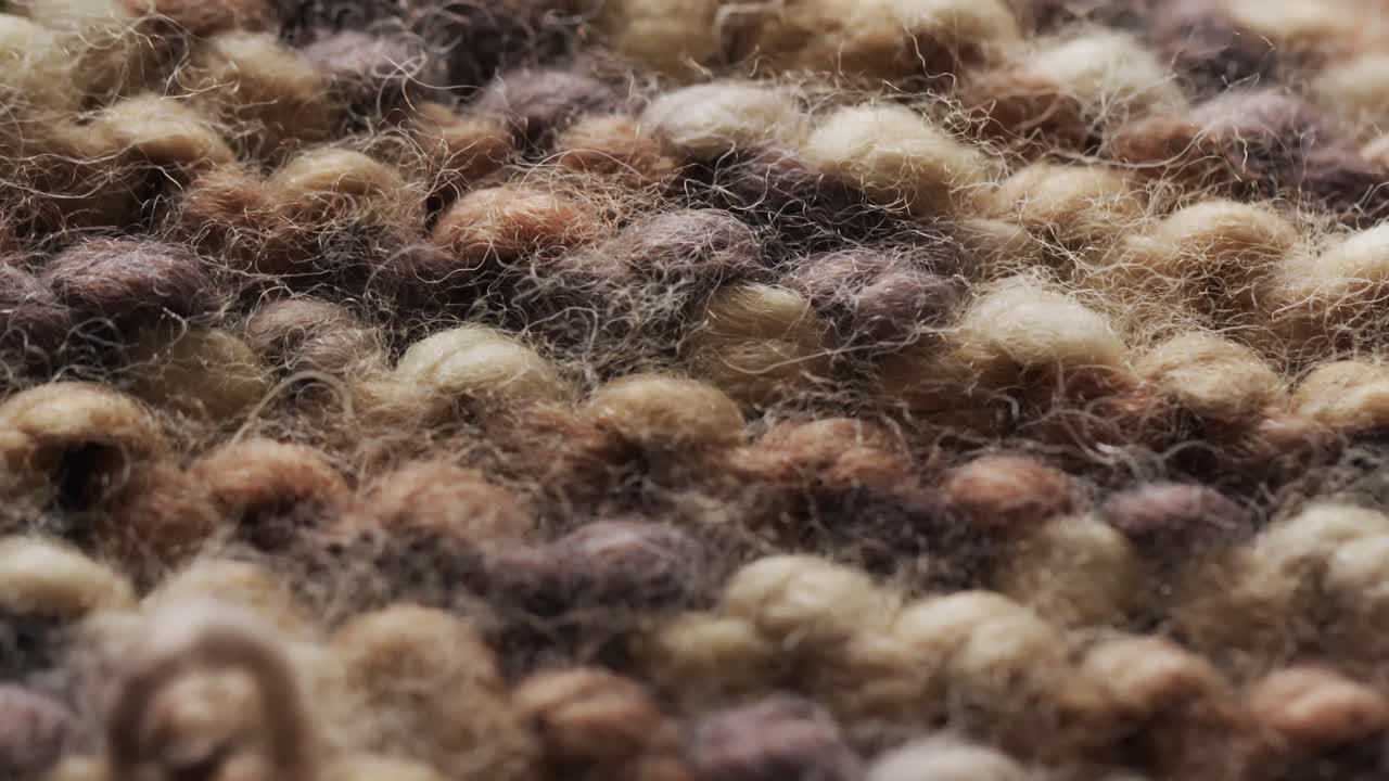micro vídeo de primer plano de tela de ganchillo de lana marrón con espacio de copia